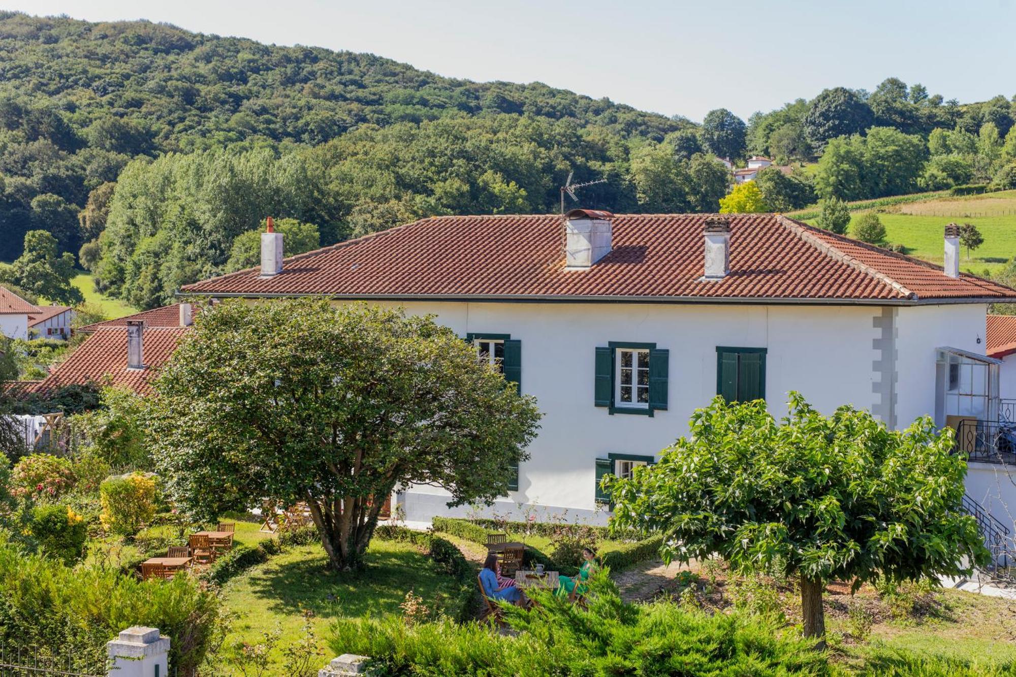Maison Gamboia, Chambres D'Hotes Au Calme Avec Jardin Hasparren Exterior photo